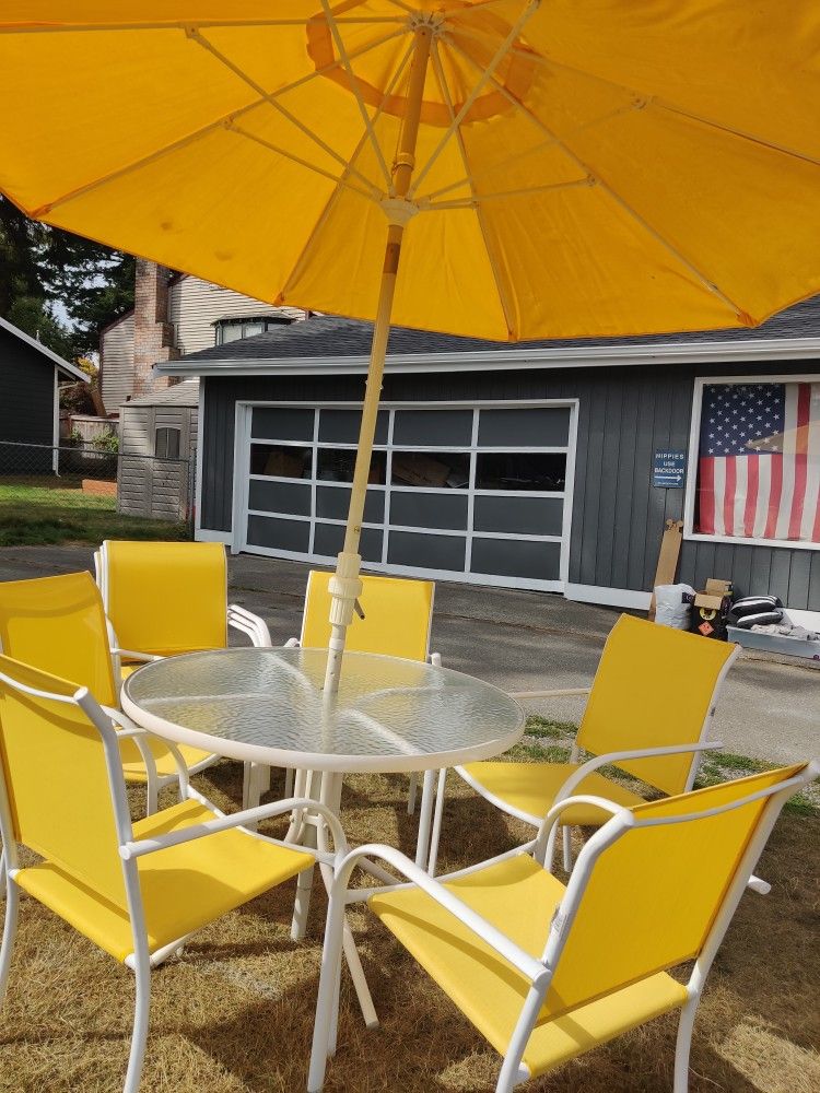 Patio Round Table & 8 Chairs & Umbrella Yellow