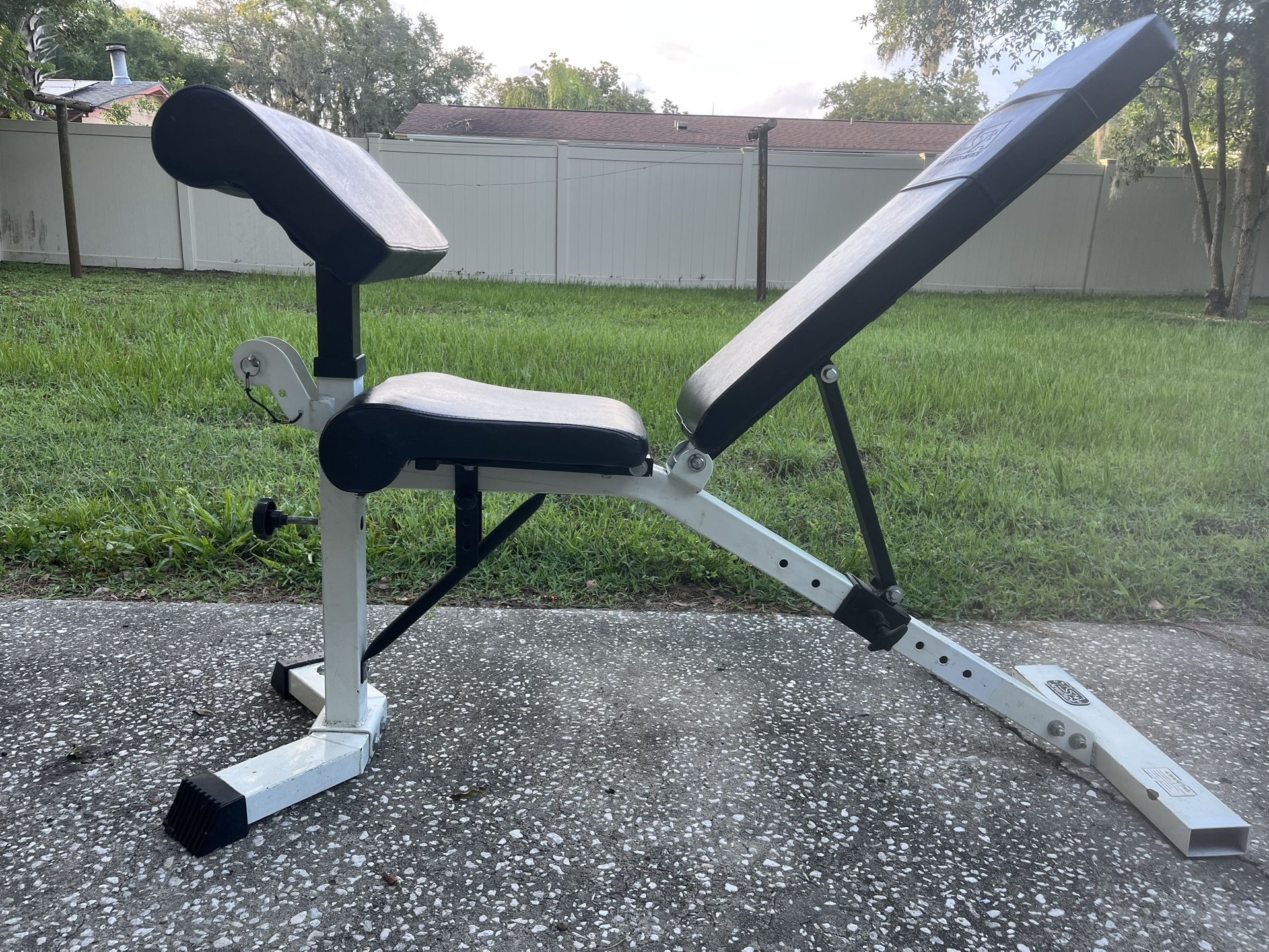 Adjustable Weight Bench