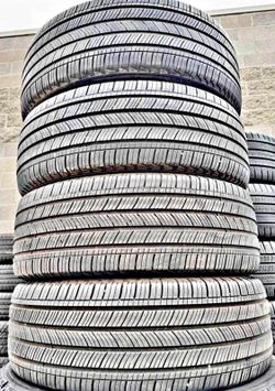 225/6017 Hankook Selling a set of 4 tires in excellent condition 🫡