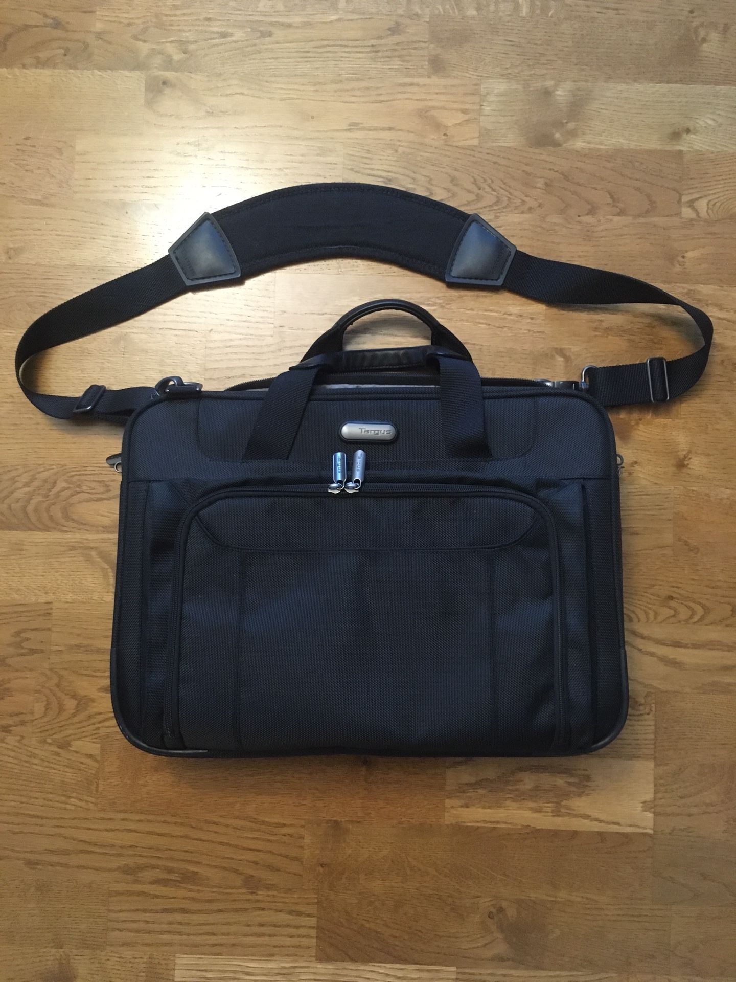 Targus Laptop Messenger Bag