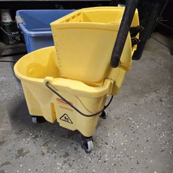Rubbermaid Mop Bucket