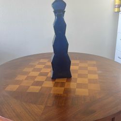 Art a decanter with detachable top