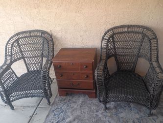 2 drawer dresser/end table