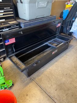 Tractor supply tool box