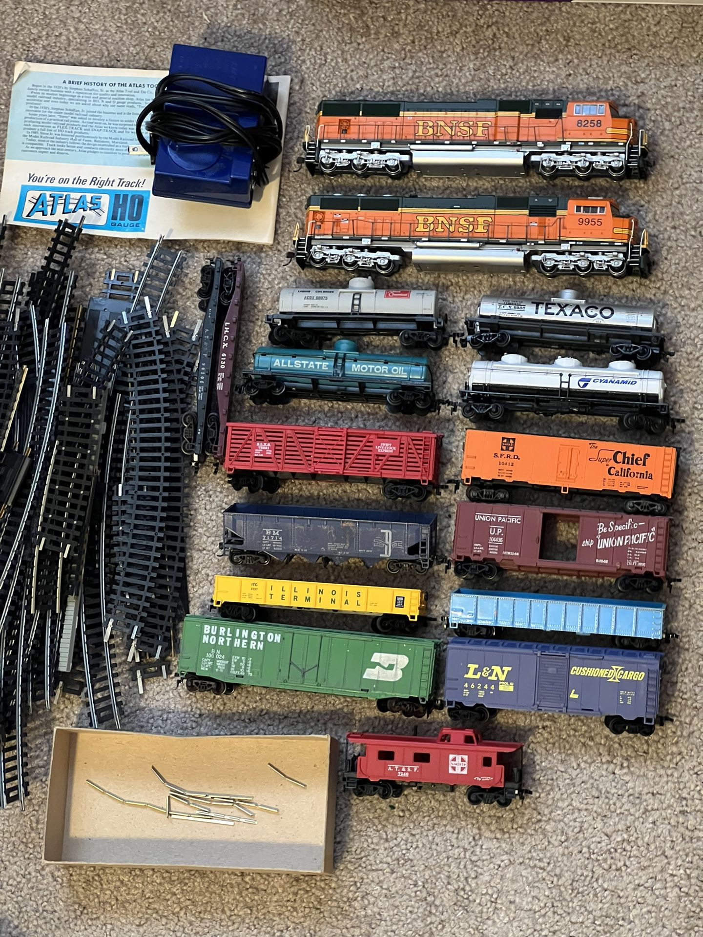 ATHEARN SD70 two BNSF locomotives HO scale train set