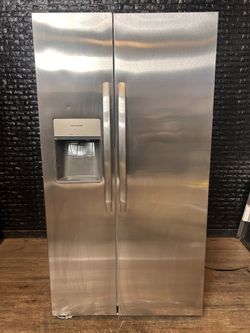 FRIGIDAIRE REFRIGERATOR w/WARRANTY! R3522A
