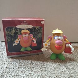 VINTAGE HALLMARK ORNAMENT  - MRS. POTATO HEAD