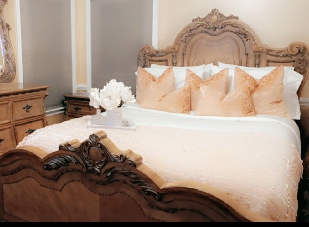 Queen Bed With 2 Nightstands + A Dresser With Mirror