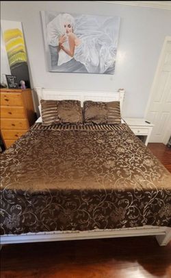 NEW Brown Queen Comforter