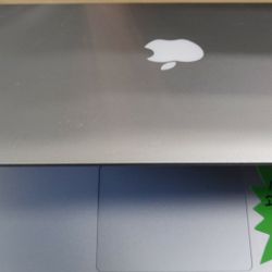 Macbook Pro 13" 2011 Intel Core i7 @2.7 Ghz Processor, 8gb ram, 256gb SSD, macOS HighSierra, Microsoft Office package. Comes with Charger.