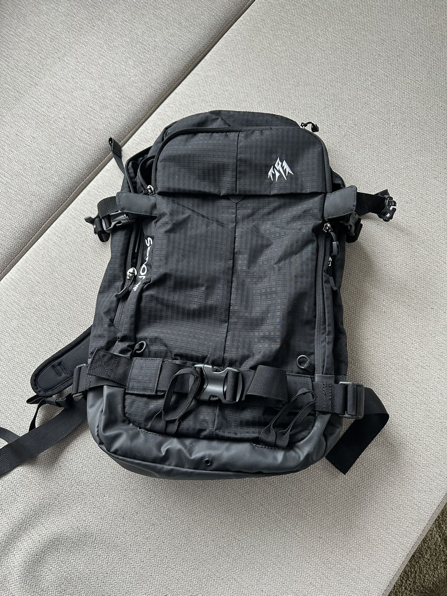 Jones Dscnt 32L Backpack