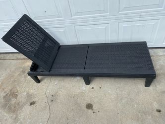 Adjustable lounge chair