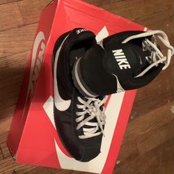 Grade School Tennis Size 6 1/2