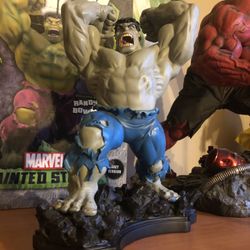 Bowen Grey Hulk Statue