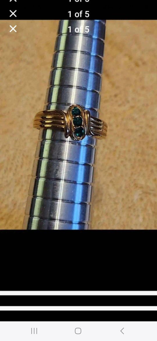 Beautiful goldtone ring with green stones...size 6.5...buy it for $10.00
PICK UP IS IN NORTH CHESTERFIELD OFF JESSUP ROAD