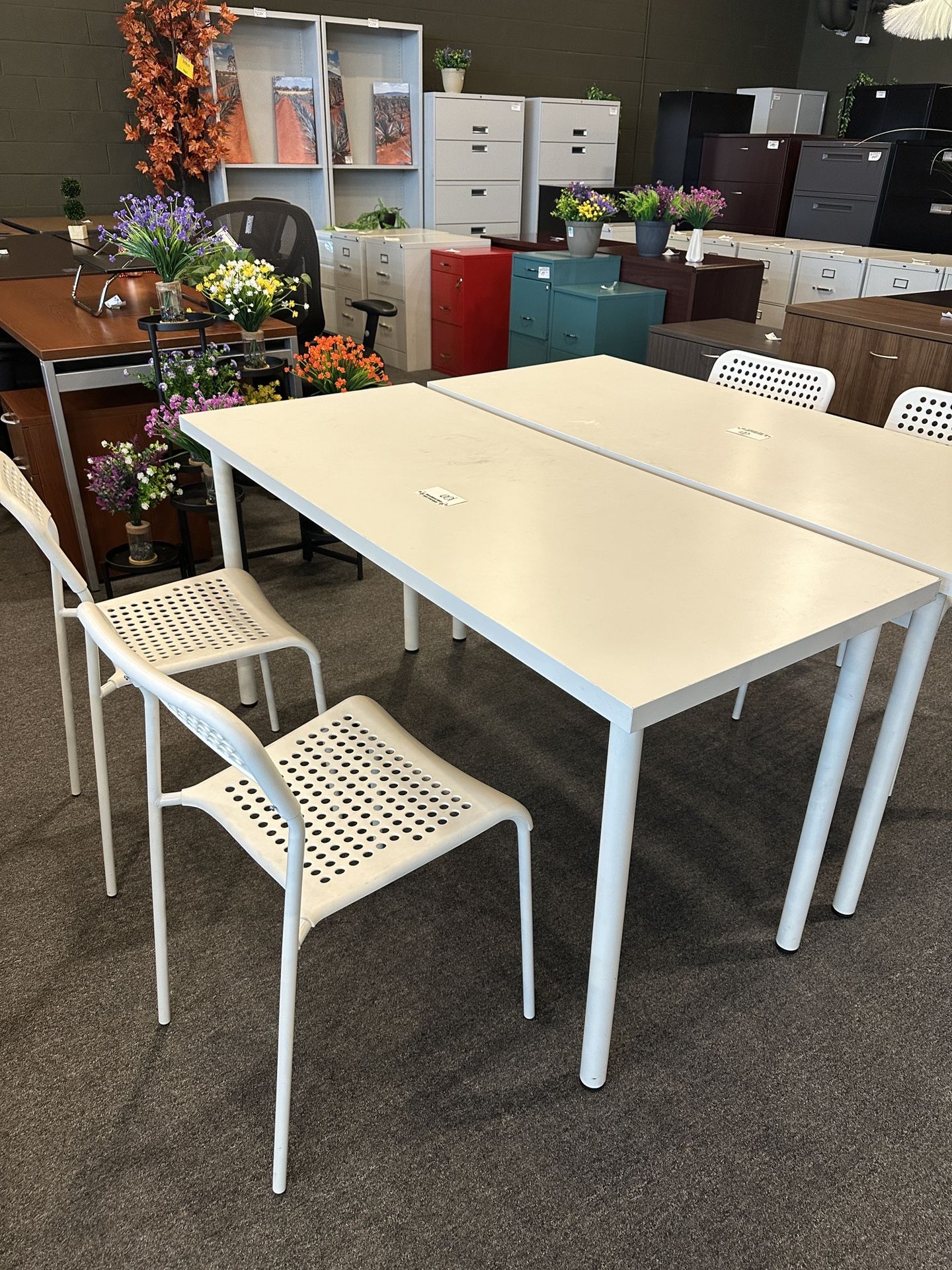 White Table And Chairs