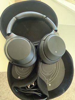 Sony WH-1000XM3 Noise Cancelling Headphones – Fully Functional