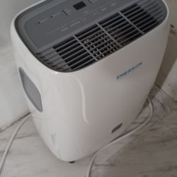 Emerson Quiet Kool Dehumidifier EBD50E1