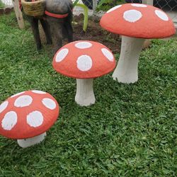 New Mushroom Decorations For Lawn And Garden