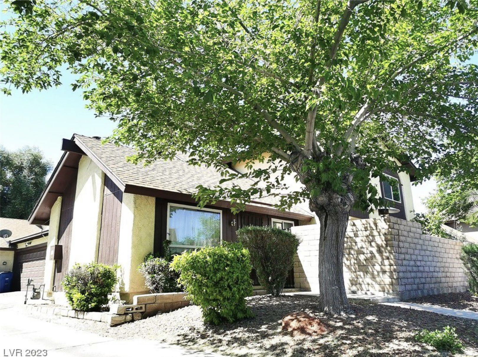 3BR3BA Townhouse 5min Strip Quick Sale