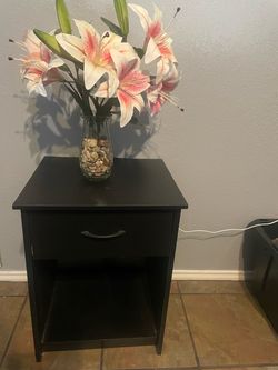 Set of 2 black nightstands