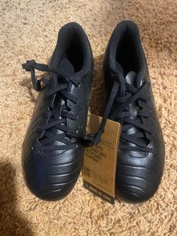 Kids Soccer cleats size 4.5