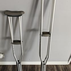 Crutches  !!🩼💲15