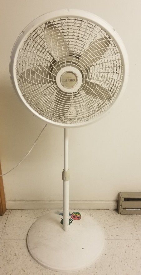 3-Speed Oscillating Pedestal Fan