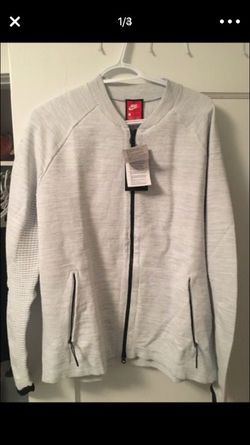 Men’s Nike tech fleece jacket MENS LARGE