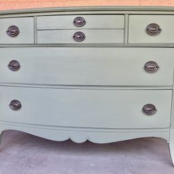Vintage Hepplewhite 6 Drawer Dresser DELIVERY AVAILABLE 