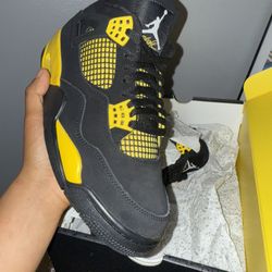 Jordan 4 Yellow Thunder