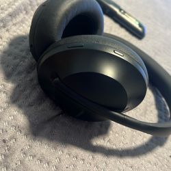 Bose 700 Noise canceling Headphones 