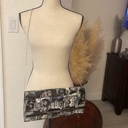 Black and White magazine style cute 🥰 clutch purse 
