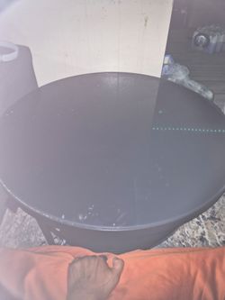 Round ikea table w under storage
