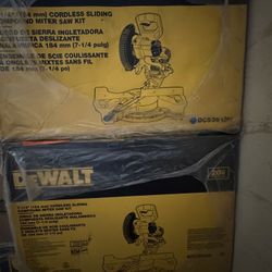 NEW - DEWALT 20V MAX Cordless 7 1/4 in. Sliding Miter Saw Kit DCS361M1 (4 Ah) Battery Included