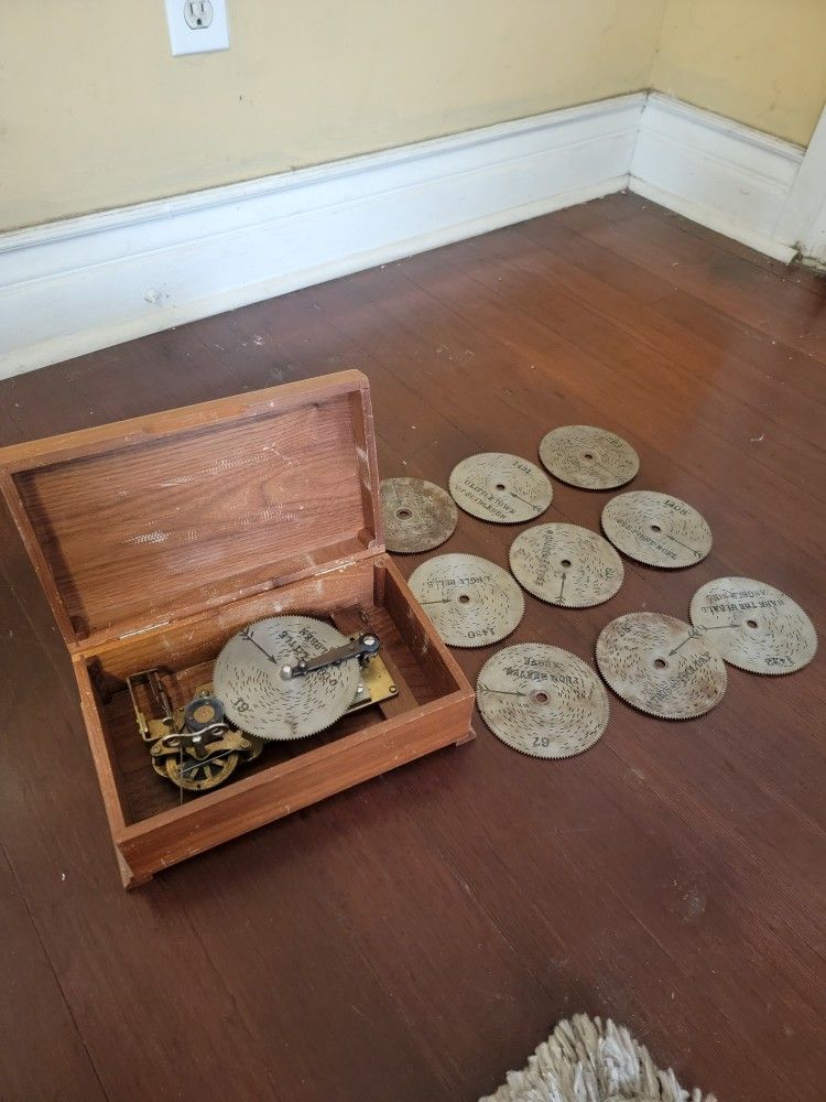 Antique Metal Disc Music Box Switzerland Original 10 Metal Music Disc