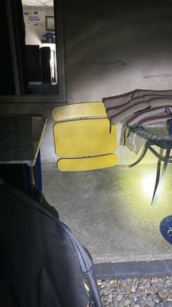 Little kids picnic table yellow looks like the one in the picture