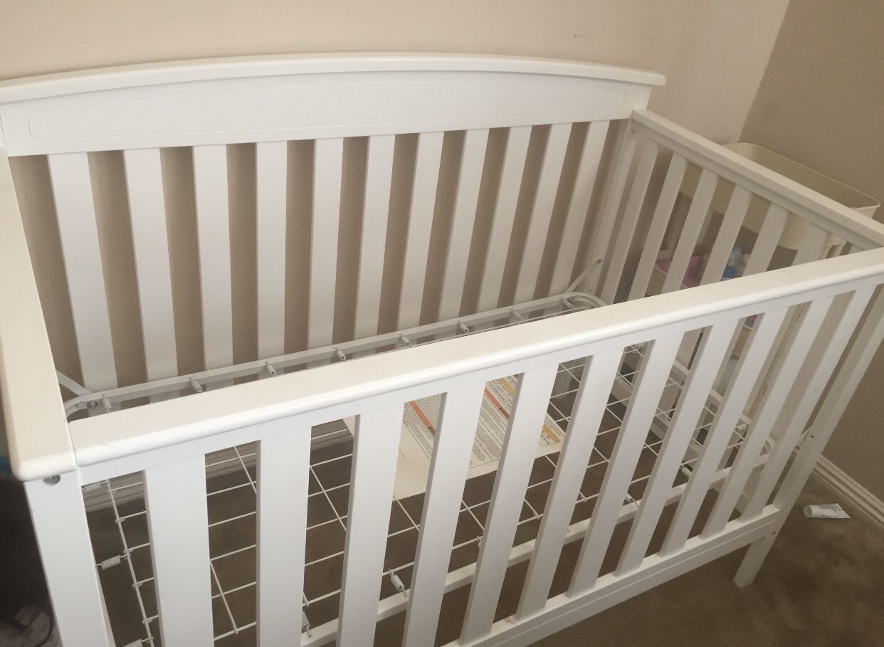 Baby white crib / cuna con Colchón