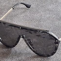 BRAND NEW!!! DESIGNER SUNGLASSES!!!