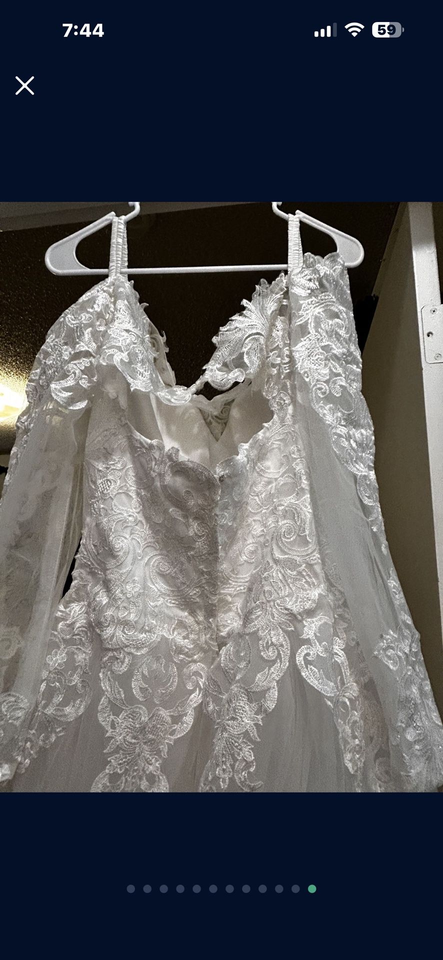 Size 12 Wedding Dress Never Worn 800$ OBO 