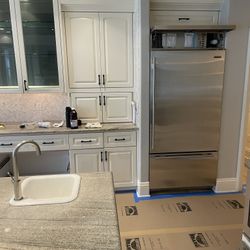 Refrigerator 36” Bottom Freezer Sub Zero