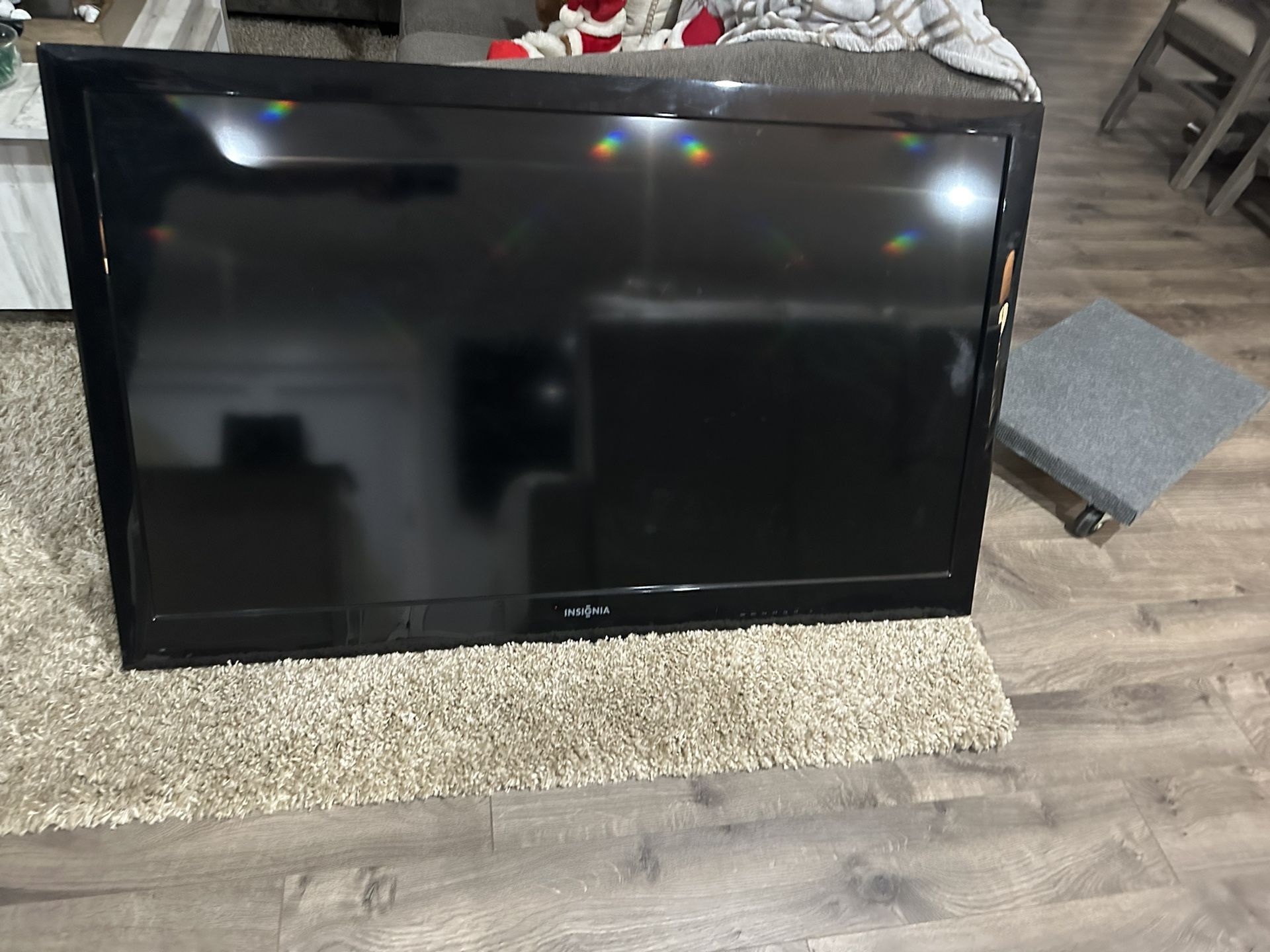Wall Mount Insignia 55” TV