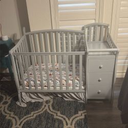 Mini Crib With Changing Table 