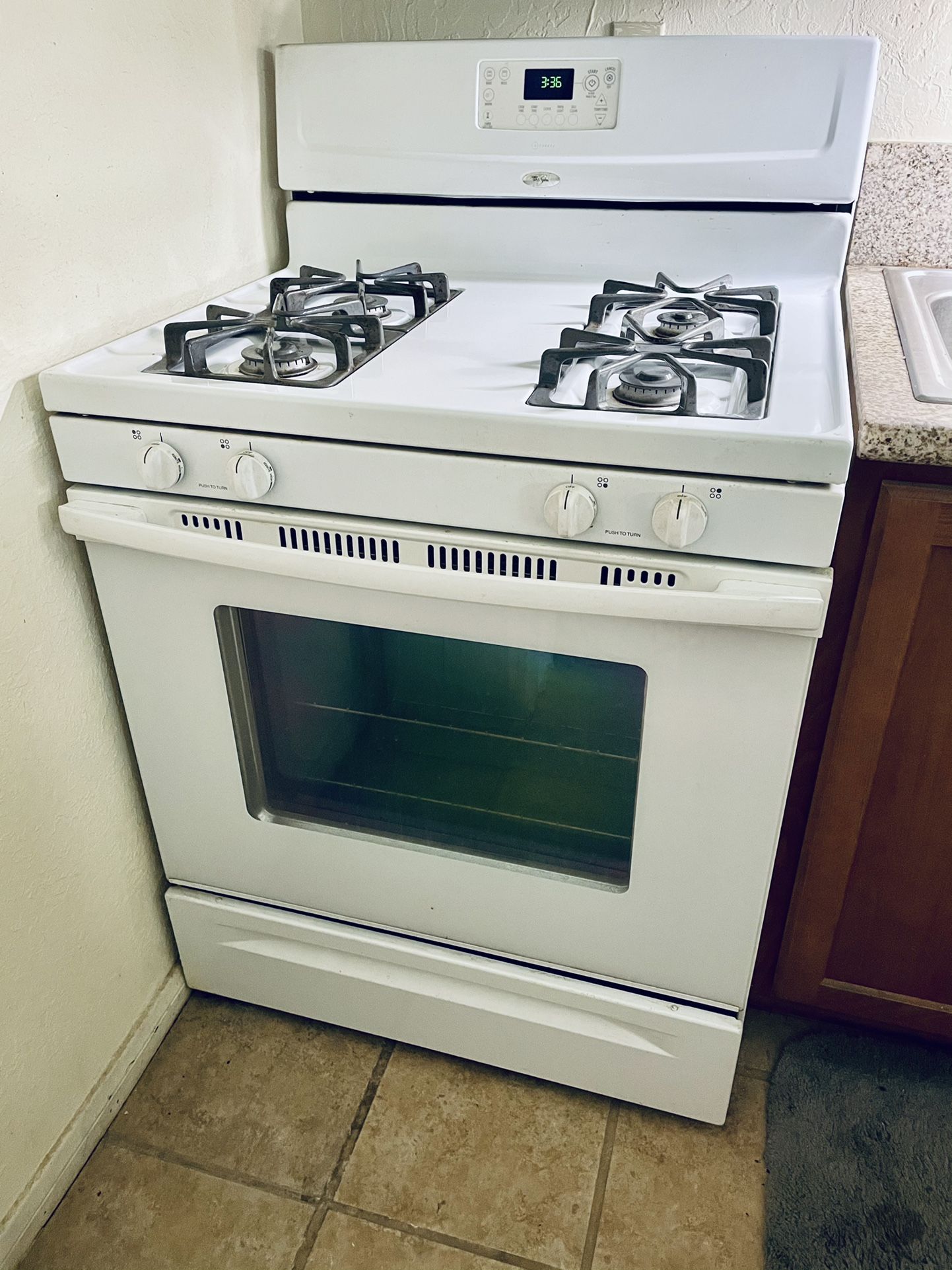 Whirlpool gas on sale stove white