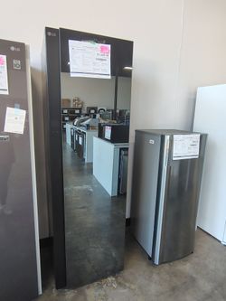 LG Styler Smart Steam Closet With Dual True steam Technology Dynamic moving hangers