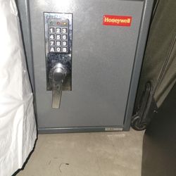 Honeywell safe
