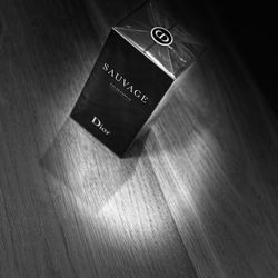 SAUVAGE Eau De PARFUM 