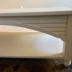 Broyhill Coffee Table, 48”x28” Height 19”
