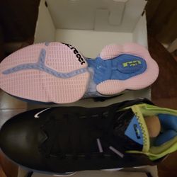 New SIZE 10.5 LeBron 19 Low