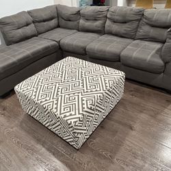Sectional couch With ottoman 
